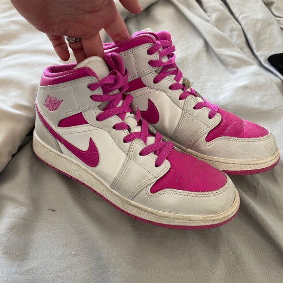 Nike Air Jordan 1 mid sneaker, like new - Picture 2 of 6